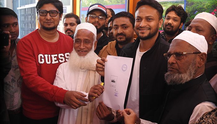 নৌকা প্রতীক পেলেন সাকিব