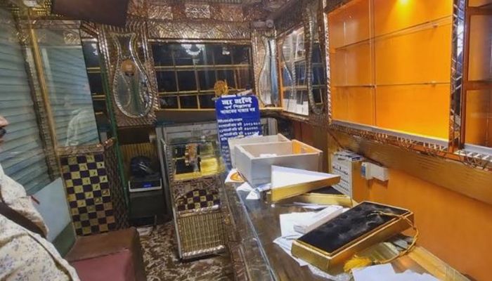নৈশপ্রহরীকে হত্যা করে ৩ কোটি টাকার স্বর্ণ লুট