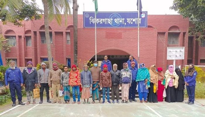 ঝিকরগাছায় পুলিশের অভিযানে গ্রেপ্তার ১৫