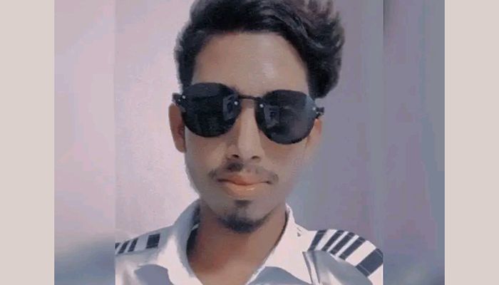 বরিশালে অগ্নিকাণ্ডে কলেজ ছাত্র নিহত, পাঁচ দোকান পুড়ে ছাই