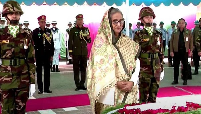বঙ্গবন্ধুর সমাধিতে প্রধানমন্ত্রীর শ্রদ্ধা