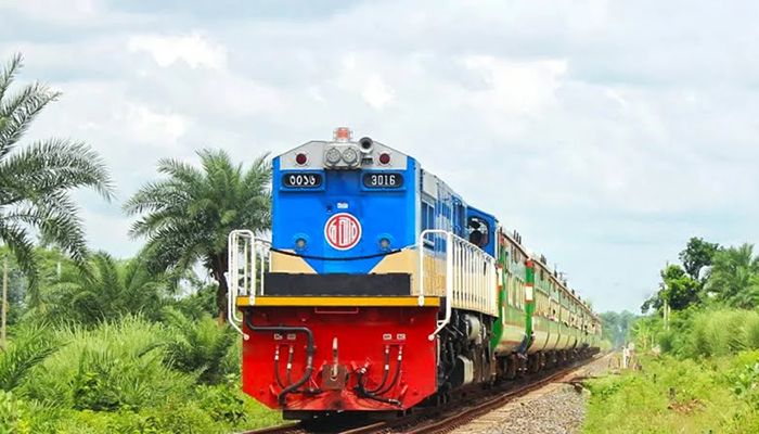 কক্সবাজার নতুন ট্রেন ‘পর্যটক এক্সপ্রেসের’ যাত্রা শুরু