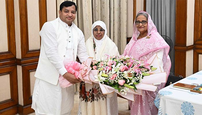 মাকে নিয়ে গণভবনে জাহাঙ্গীর