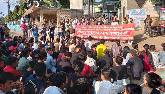 জুরাছড়িতে পাহাড়িদের ভূমি বেদখল চেষ্টার প্রতিবাদে মানববন্ধন