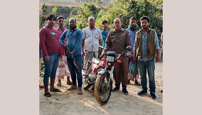রামুতে বনখেকোর হামলায় বিট কর্মকর্তাসহ আহত ৩
