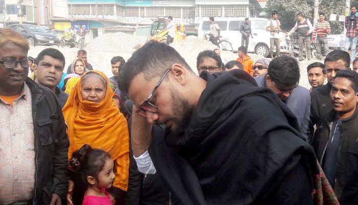 নড়াইলে ভোট দিলেন মাশরাফি