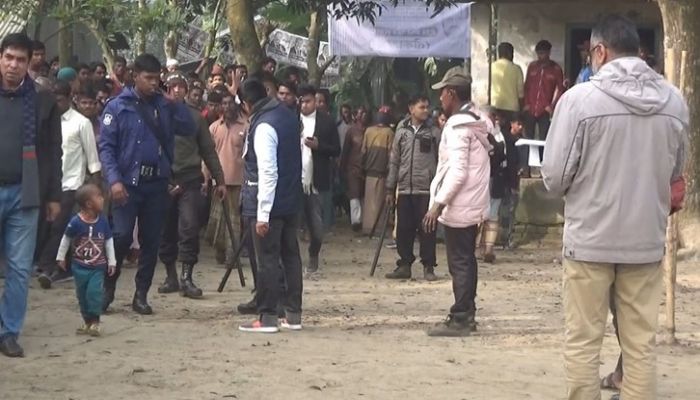 বানিয়াচংয়ে প্রতিজন ১০-১৫টি করে ভোট দিচ্ছেন