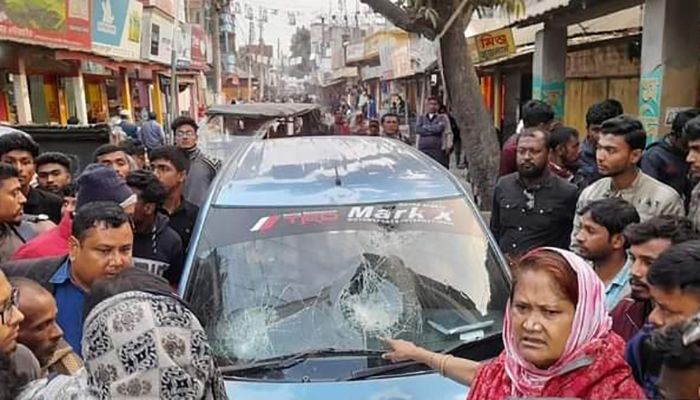 গাইবান্ধা-৩ আসনের নৌকা প্রার্থীর গাড়ি ভাঙচুর