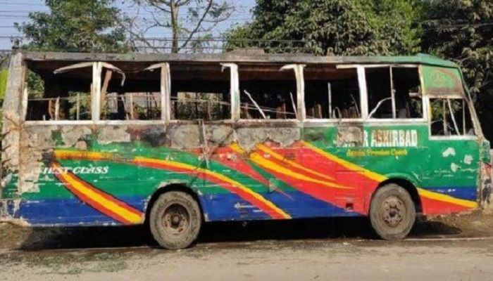 চাঁদপুরে বাসে আগুন