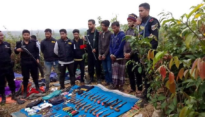 পাহাড় থেকে বিপুল অস্ত্রসহ ৩ আরসা সদস্য গ্রেপ্তার