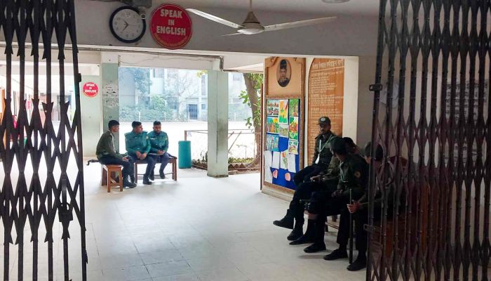 ঢাকার কেন্দ্রগুলোতে নেই আশানুরুপ ভোটার উপস্থিতি