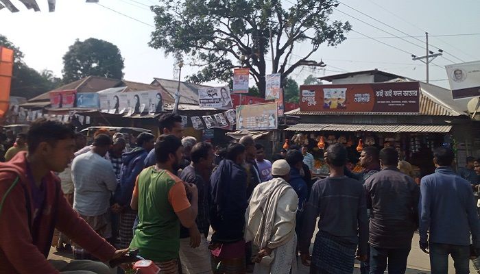 গাইবান্ধা-৫ আসনে স্বতন্ত্র প্রার্থীর পোস্টার ছেড়াকে কেন্দ্র করে উত্তেজনা