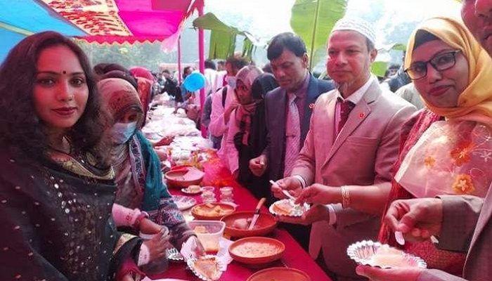 গাইবান্ধা সরকারি কলেজে পিঠা উৎসব অনুষ্ঠিত