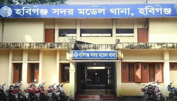 হবিগঞ্জে পুলিশের পিকআপ ভ্যান ভাঙচুর