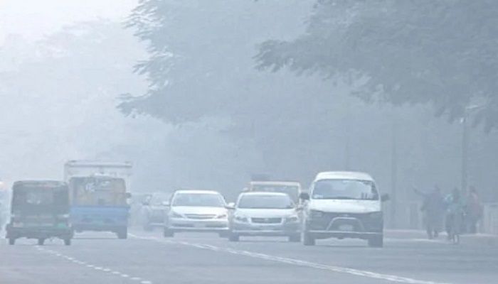 ঢাকায় বেড়েছে শীতের তীব্রতা, আকাশ কুয়াশায় আচ্ছন্ন  
