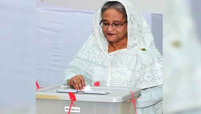 ভোট দিলেন প্রধানমন্ত্রী