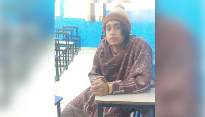 প্রেমিকার পরীক্ষা দিতে গিয়ে প্রেমিক ধরা  