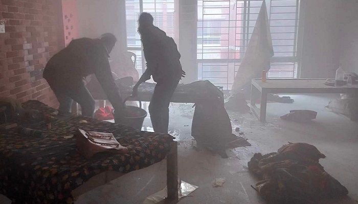 জাবির ছাত্রী হলে আগুন