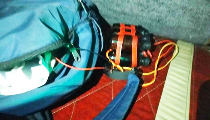 নারায়ণগঞ্জে বাস থেকে টাইমবোমা উদ্ধার
