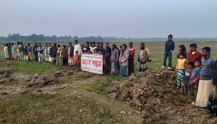 পুঠিয়ায় ফসলি জমিতে পুকুর খননের মহোৎসব