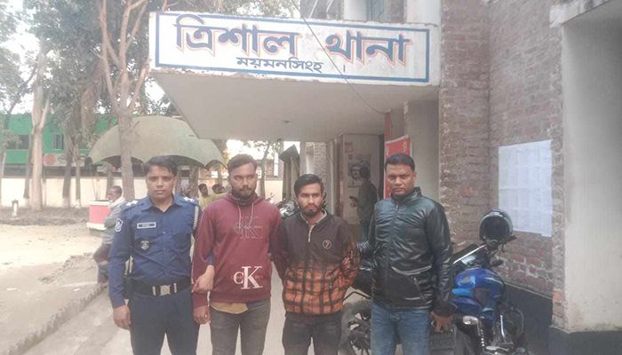 ফিল্মি স্টাইলে প্রবাসীর স্ত্রীর ৬ লাখ টাকা ছিনতাই, আটক দুই