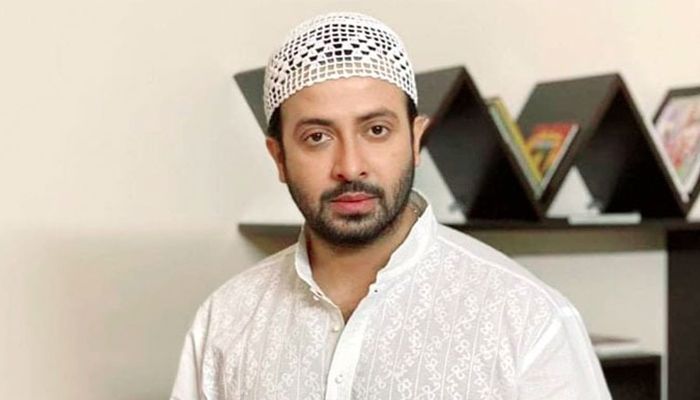 মক্কার উদ্দেশে ঢাকা ছাড়লেন শাকিব খান