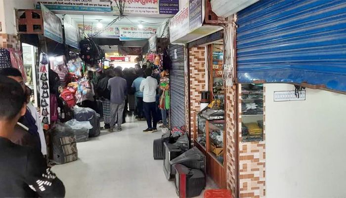 পুঠিয়ায় এক রাতেই ৯ দোকানে চুরি
