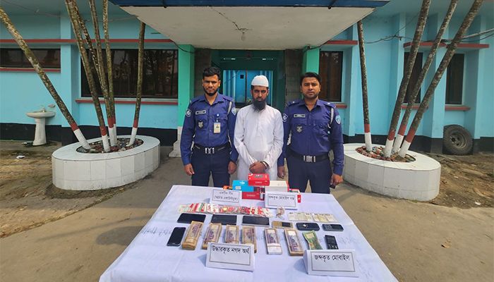 নোয়াখালীতে নগদ টাকাসহ ২ বিকাশ প্রতারক গ্রেপ্তার