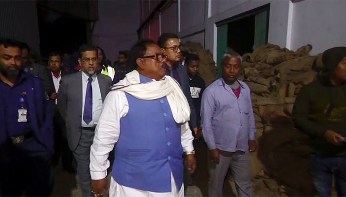 খাদ্যমন্ত্রীর অভিযানে অটো রাইসমিলকে ১ লাখ টাকা জরিমানা