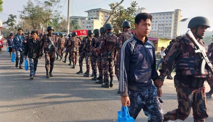 মিয়ানমারের ৩৩০ জনকে হস্তান্তর করল বিজিবি