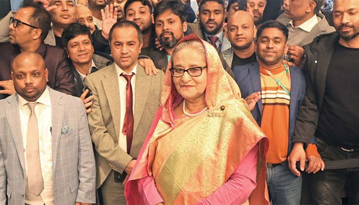 দেশে ফিরেছেন প্রধানমন্ত্রী