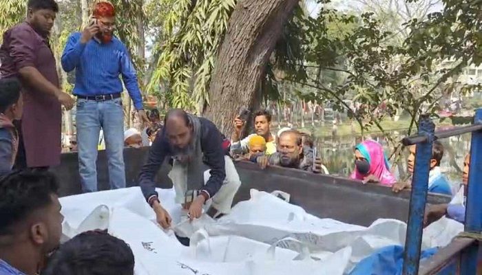 কুমিল্লায় সিএনজি-কাভার্ডভ্যান সংঘর্ষে নিহত ৫ 