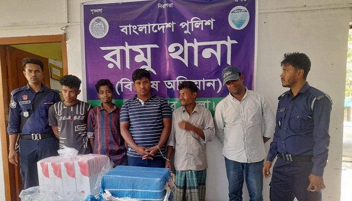 রামুতে মিয়ানমারের অবৈধ সিগারেটসহ আটক ৫ 