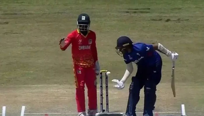 যুব বিশ্বকাপে এবার ইংলিশ ব্যাটারের অদ্ভুত আউট