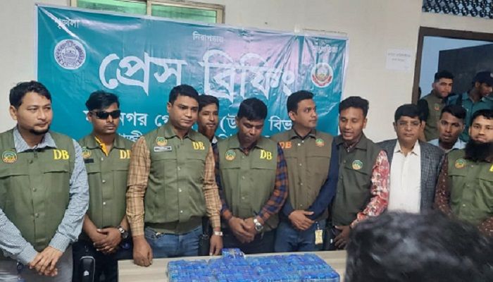 গাজীপুরে ইয়াবসহ ৪ মাদক ব্যবসায়ী গ্রেপ্তার