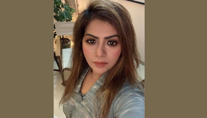 মডেল মৌকে আত্মসমর্পণের নির্দেশ হাইকোর্টের