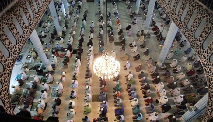 ইবাদত বন্দেগিতে সারাদেশে পালিত হলো শবে বরাত