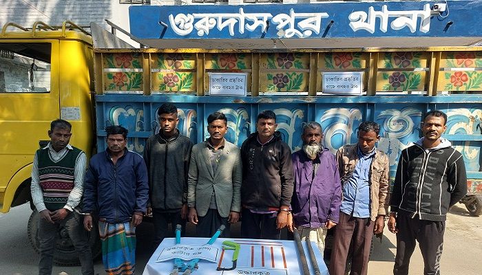 নাটোরে ডাকাতির প্রস্তুতিকালে গ্রেপ্তার ৮