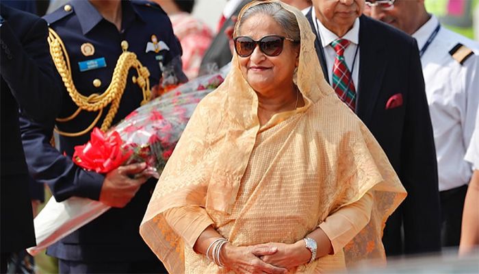 দেশের পথে প্রধানমন্ত্রী শেখ হাসিনা