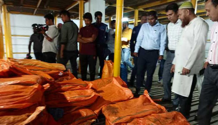 সোনারগাঁয়ে হিমাগারের ৩১ টন খেজুর জব্দ, ১৪ টনই মেয়াদোত্তীর্ণ