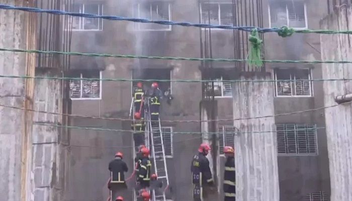 ৯ ঘণ্টা পর ডেমরায় গুদামে লাগা আগুন নিয়ন্ত্রণে