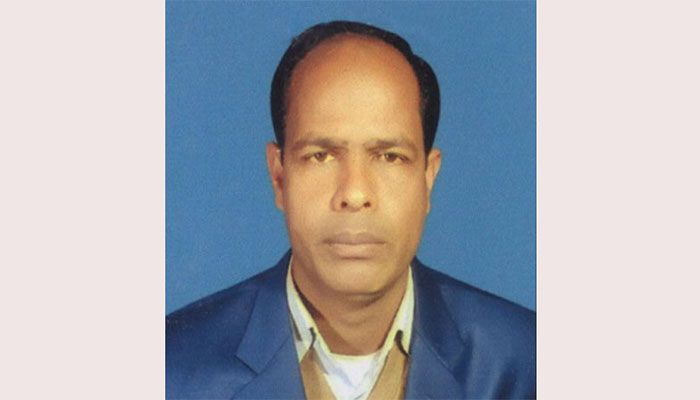 প্রকাশ্যে ইউপি সদস্যকে পেটালেন চেয়ারম্যান