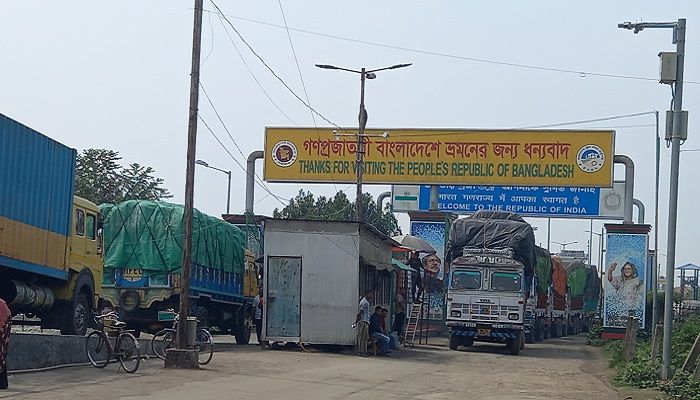 বেনাপোল দিয়ে ভারত থেকে ১৪০০ টন ছোলা আমদানি