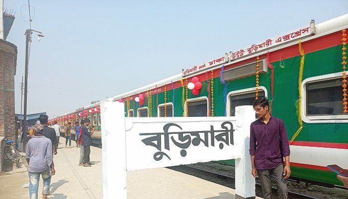 যাত্রা শুরু করলো বুড়িমারী এক্সপ্রেস