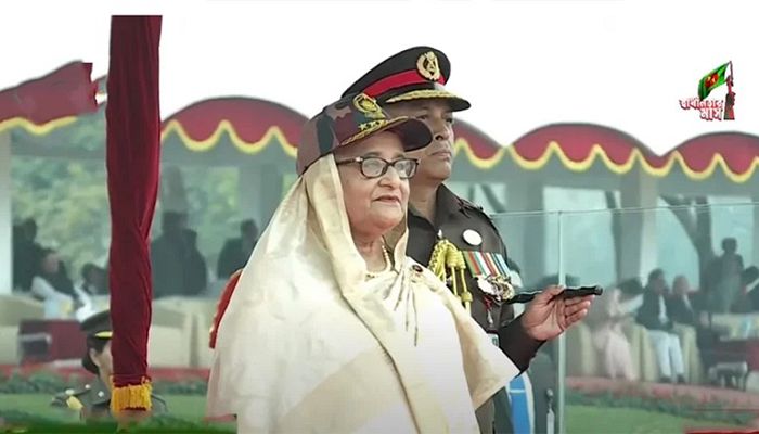 বিজিবির ৭২ সদস্যকে পদক পরিয়ে দিলেন প্রধানমন্ত্রী