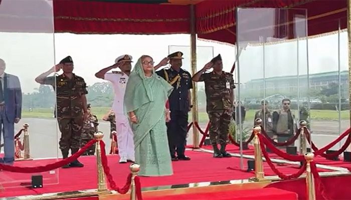 সমরাস্ত্র প্রদর্শনী উদ্বোধন করলেন প্রধানমন্ত্রী