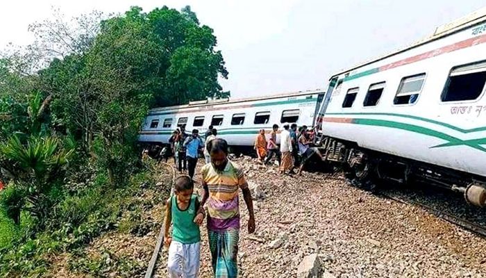কুমিল্লায় ট্রেন লাইনচ্যুতের ঘটনায় ৪ সদস্যের তদন্ত কমিটি