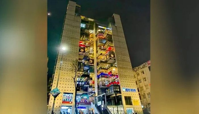 টুইন পিক টাওয়ারের ১২ রেস্টুরেন্ট সিলগালা