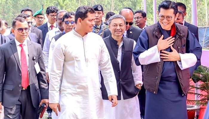 কুড়িগ্রামের খাবার খেয়ে খুশি ভুটানের রাজা