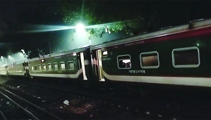 নাটোরে লালমনি এক্সপ্রেসের ইঞ্জিন বিকল, তিন ঘণ্টা পর সচল